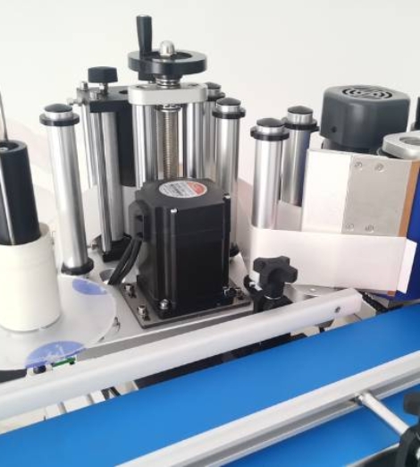 Round bottle labelling machine
